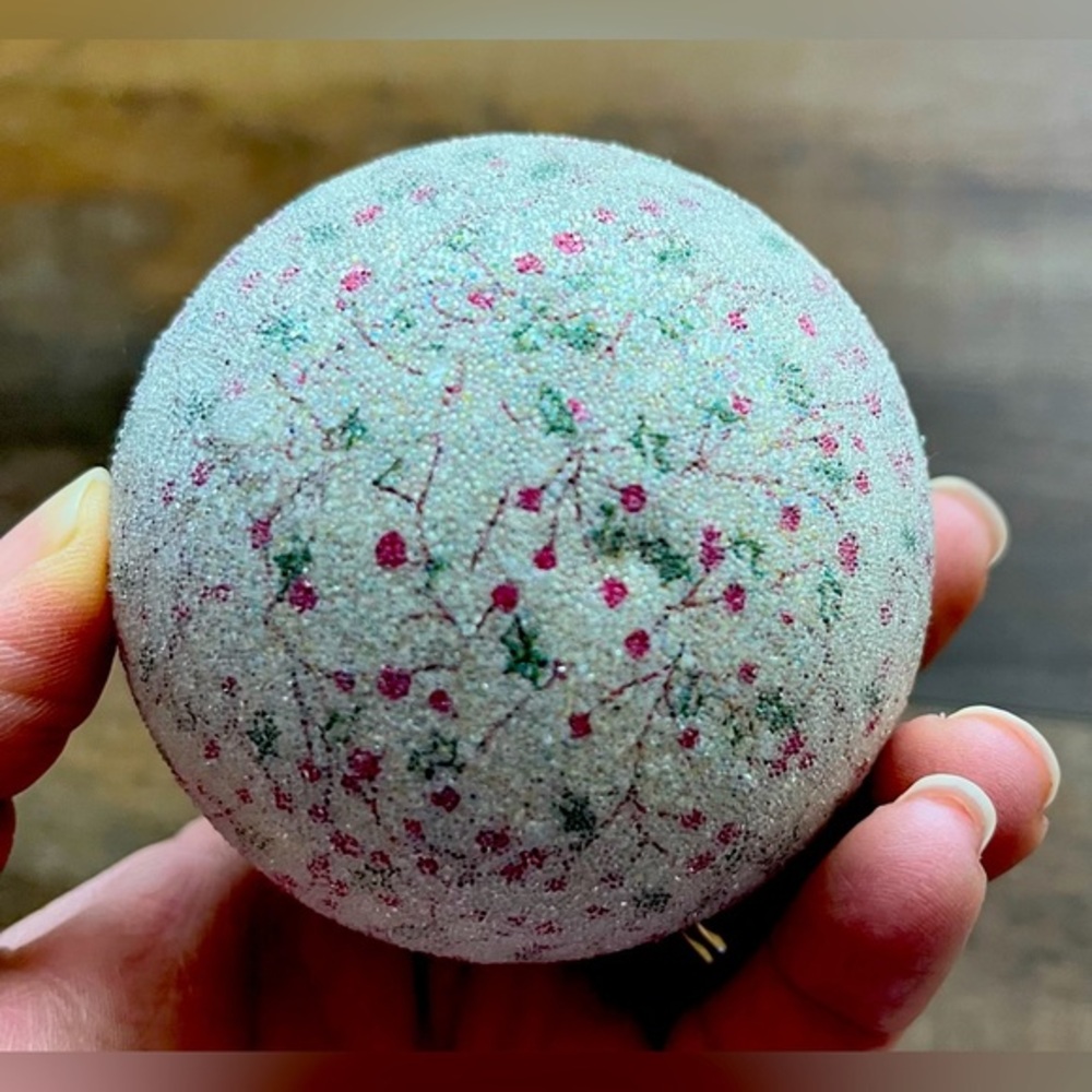 Christmas Ornaments Red Cream Holly Berry Christmas Tree Frosted Round Set of 8 - Picture 9 of 9